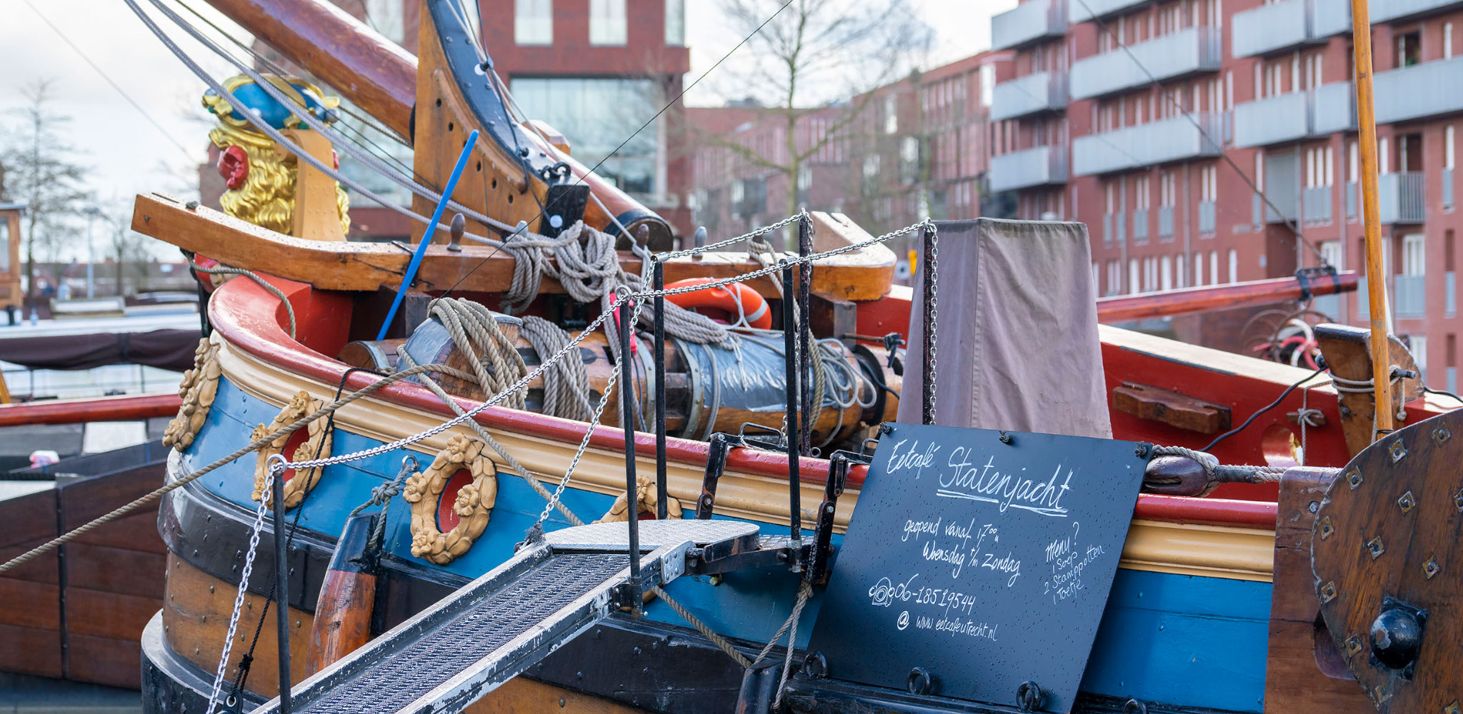 Nieuwbouw De Nieuwe Defensie Utrecht - Eetcafe op een boot Merwedekanaal - 1000.jpg